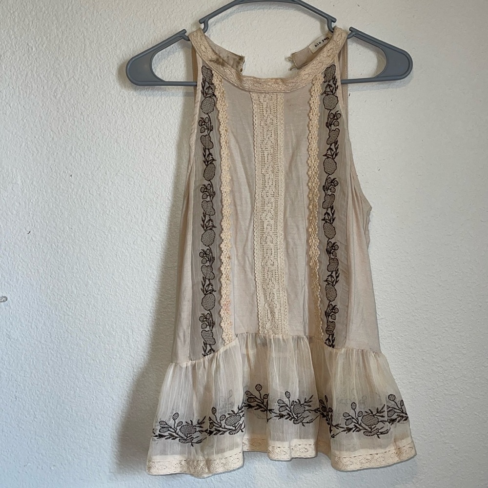 Cute boutique style top